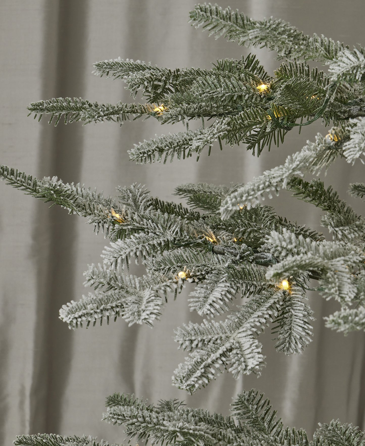Sierra Pine Lightly Flocked Tree with warm white LED lights