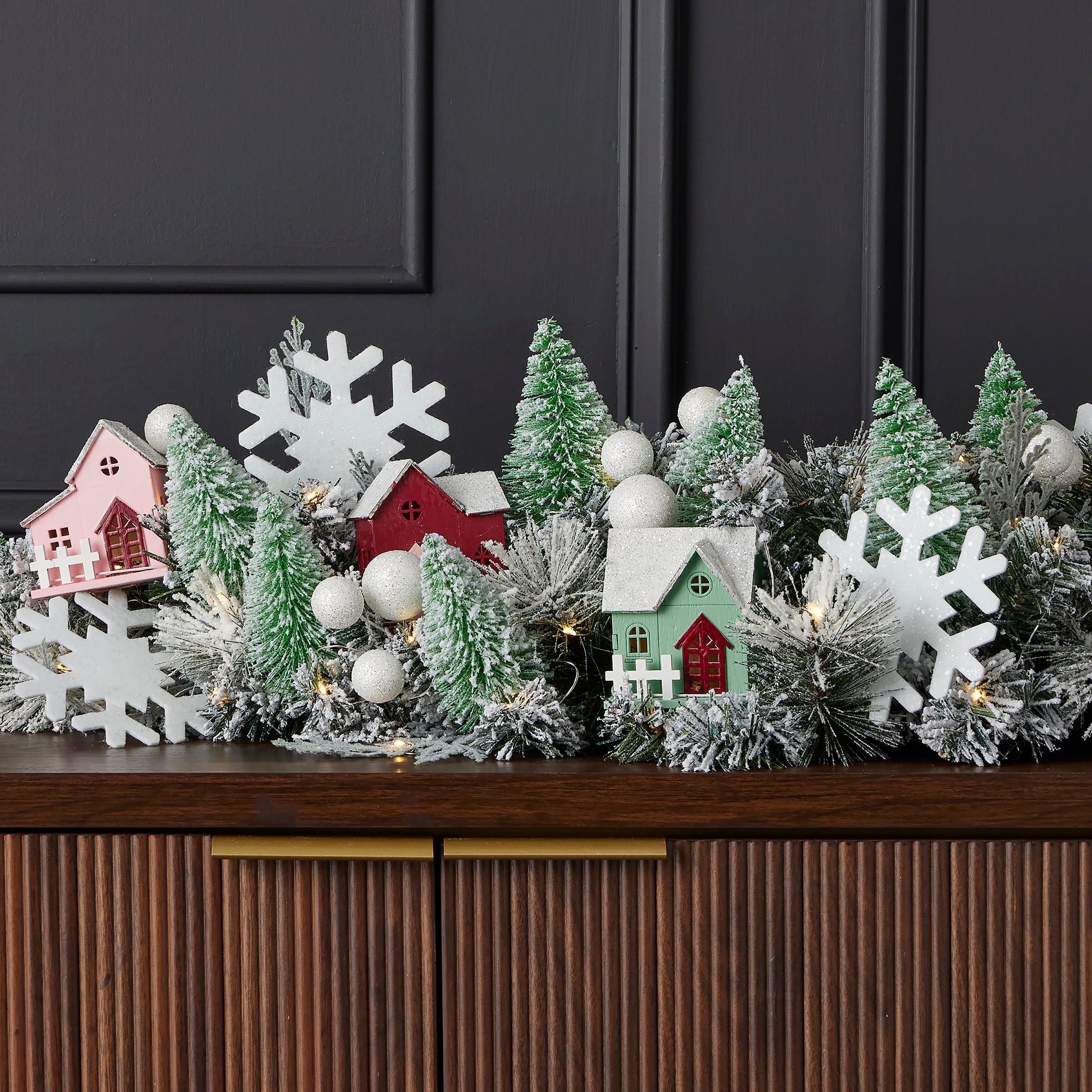 Snowy Cottage Pre-lit 60in Mantel Swag (Battery-Operated)