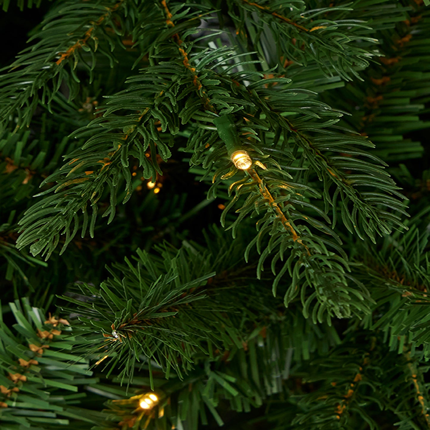 Valley Pine 24in Pre-Lit Wreath, Battery Operated