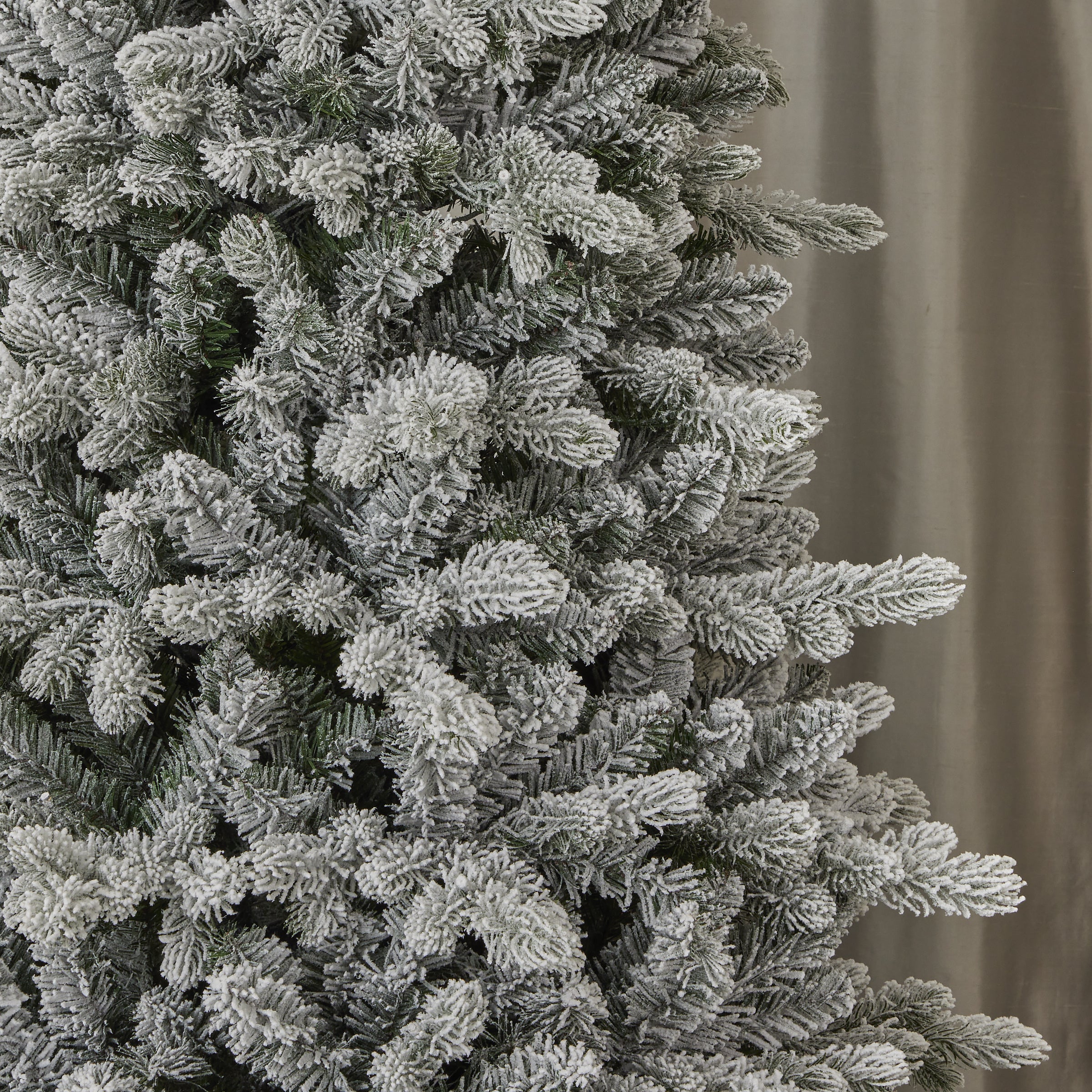 Palmetto Pine Flocked Tree with Dual LED lights and 9 Functions