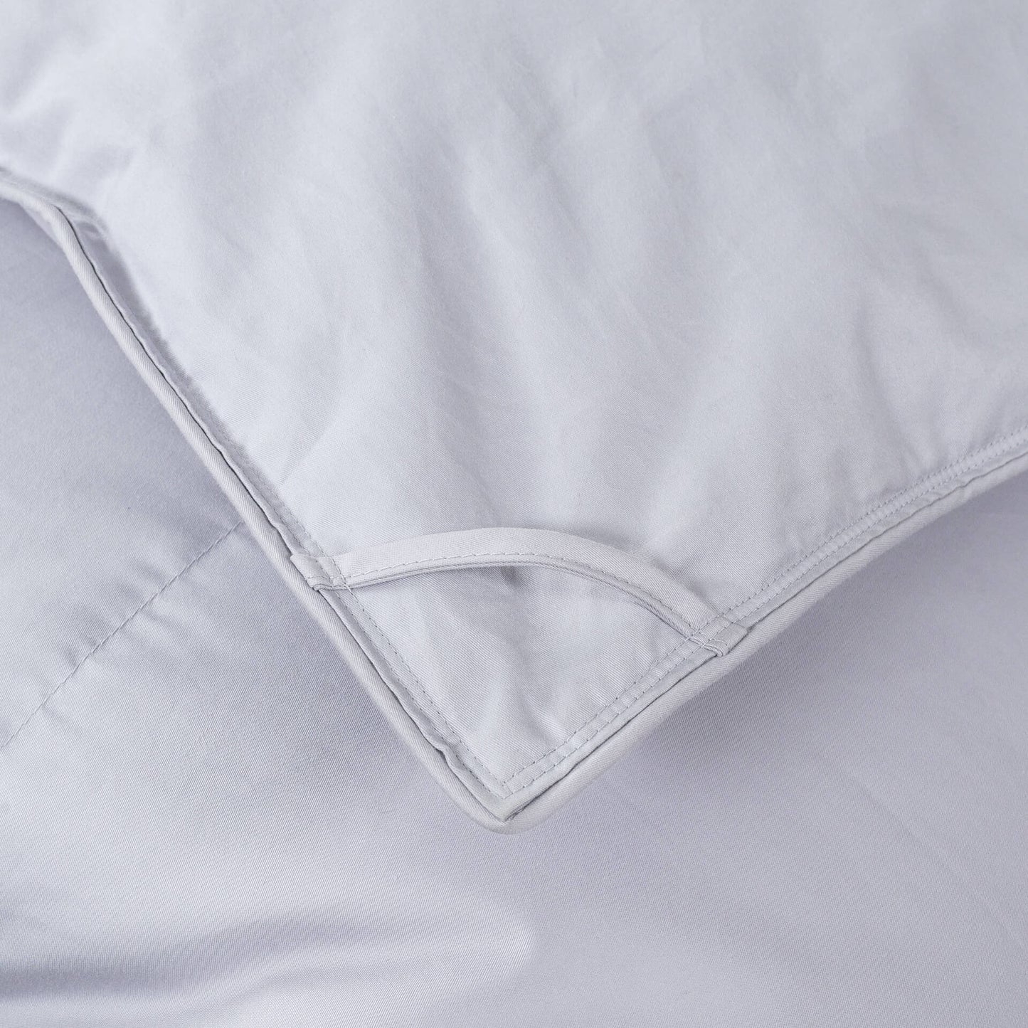 Light Warmth Signature Baffled Down Comforter