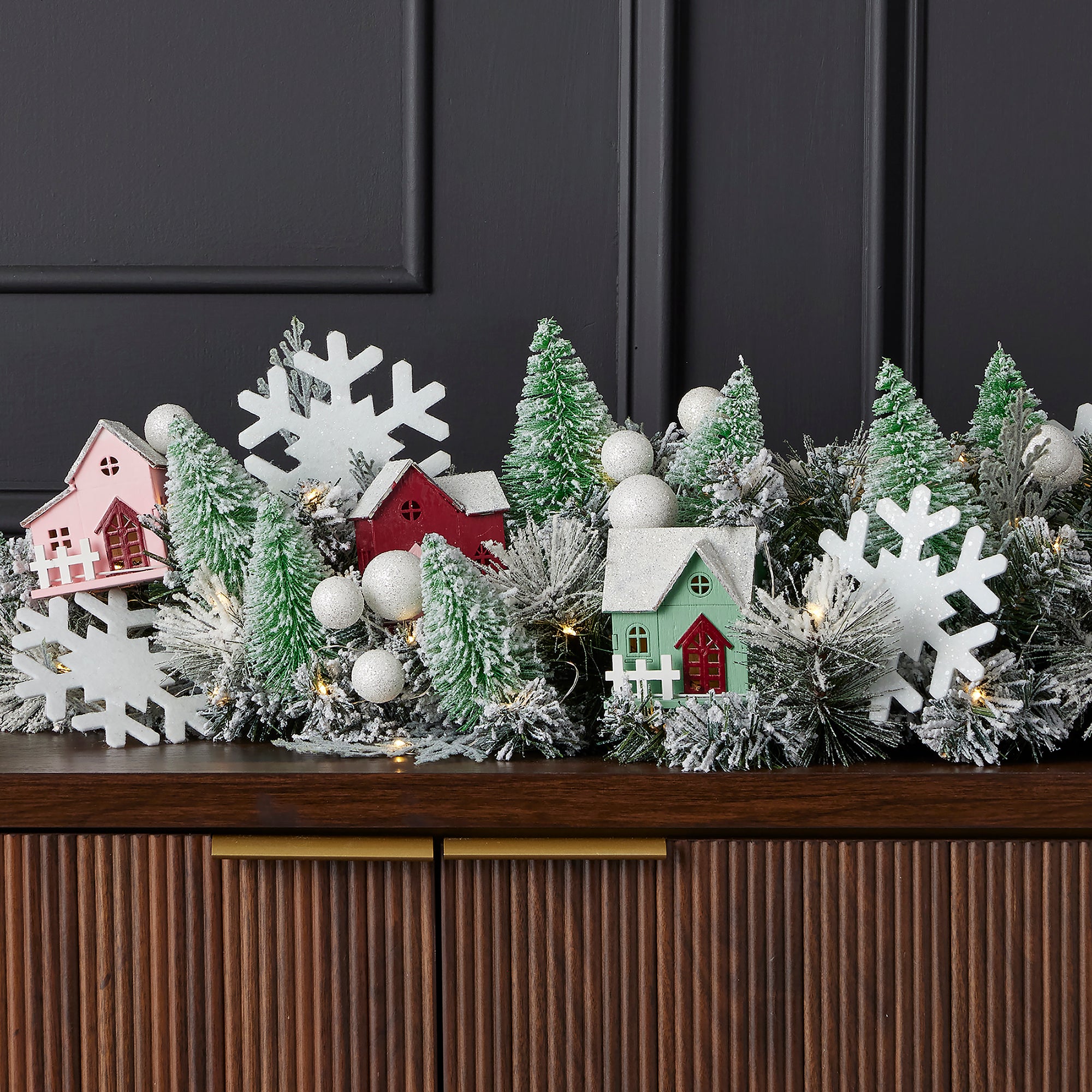 Snowy Cottage Pre-lit 60in Mantel Swag (Battery-Operated)
