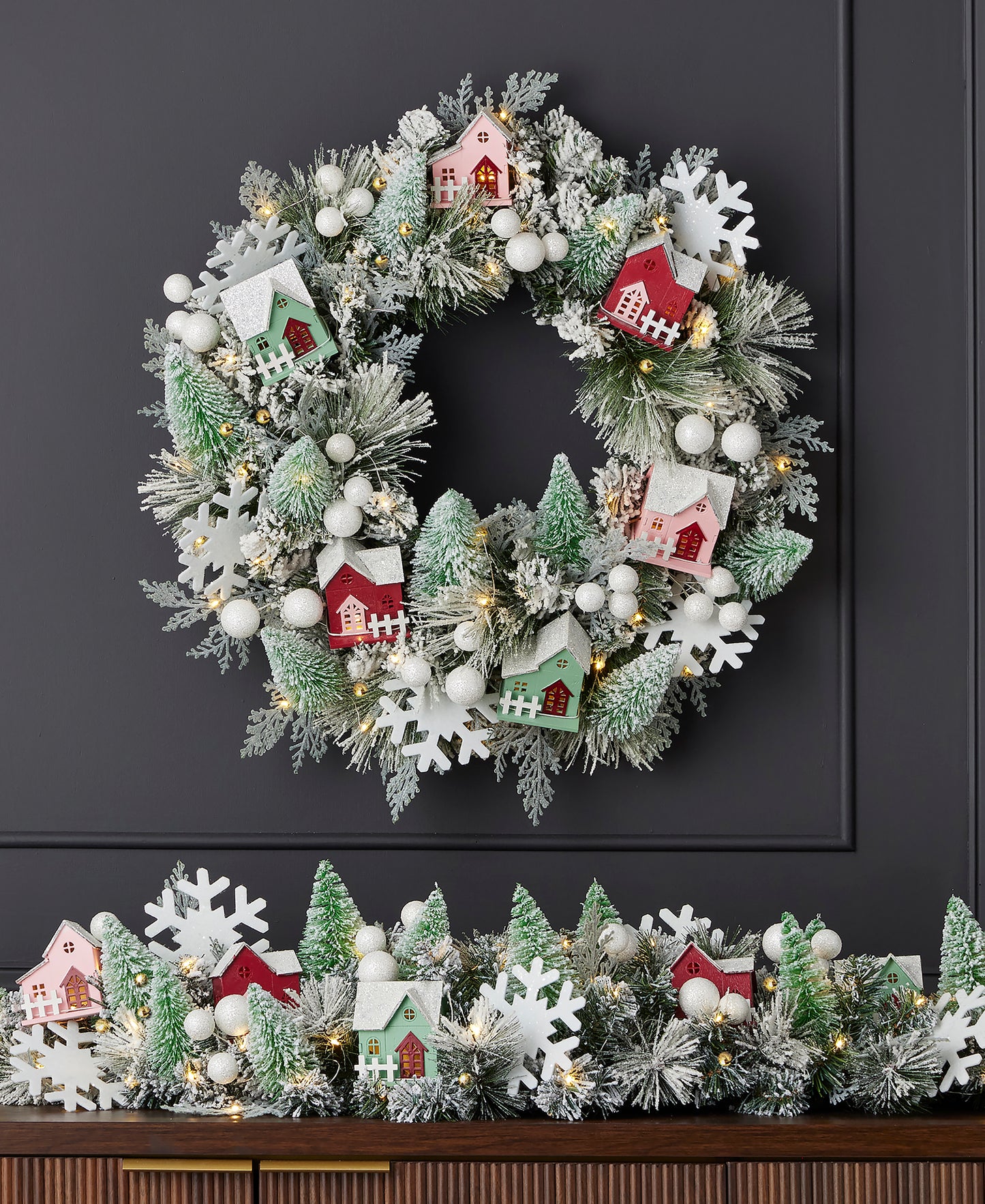 Snowy Cottage Wreath 26in Pre-lit with 50 LED Fairy Lights (Battery-Operated)