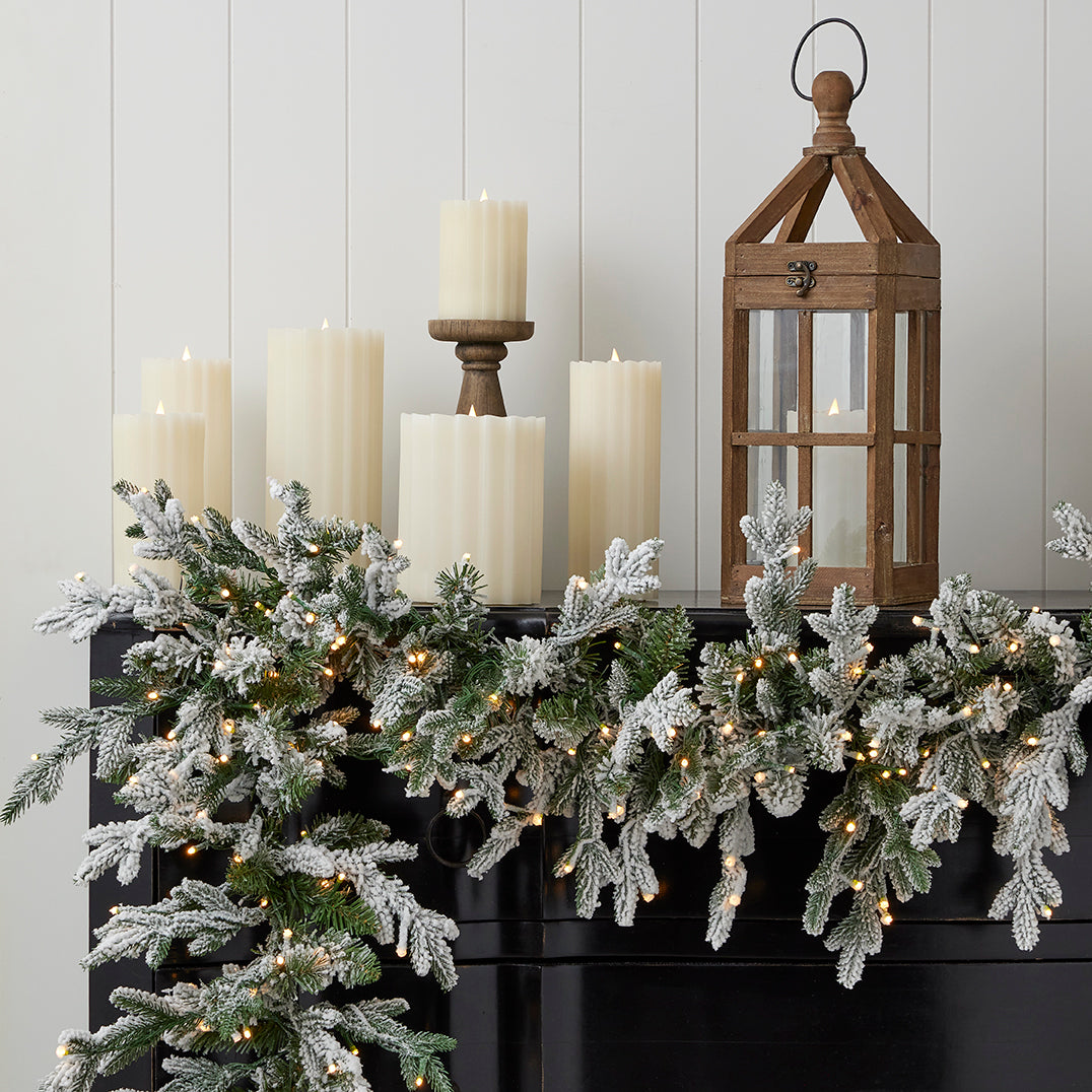 Dandan Flocked Pine 9ft Garland (plug in)
