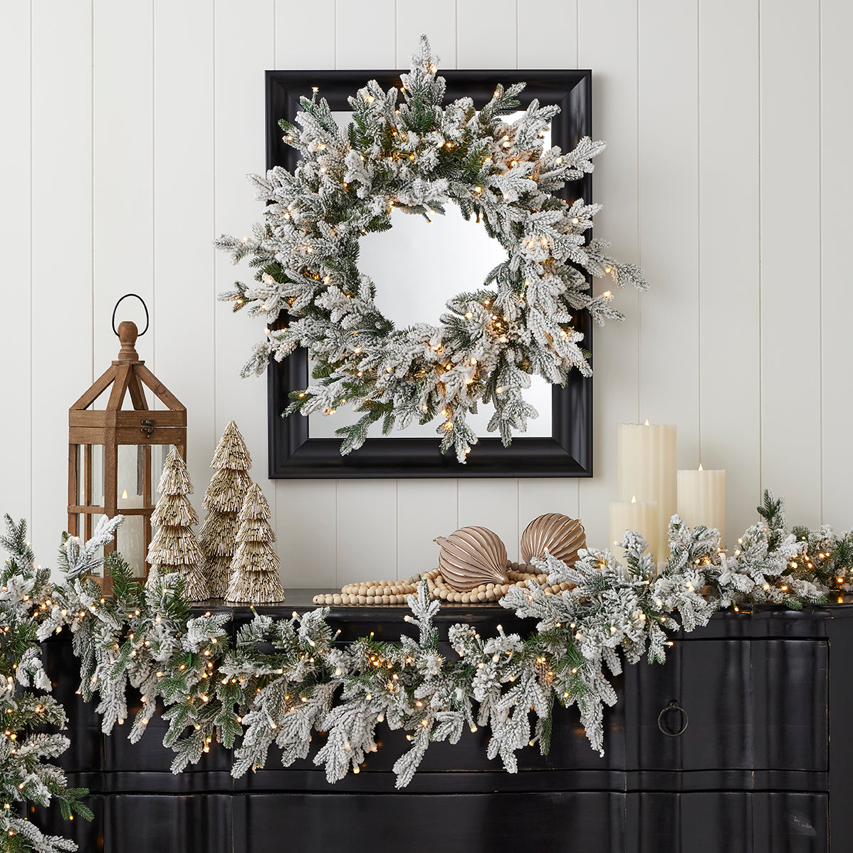 Dandan Flocked Pine 9ft Garland (plug in)