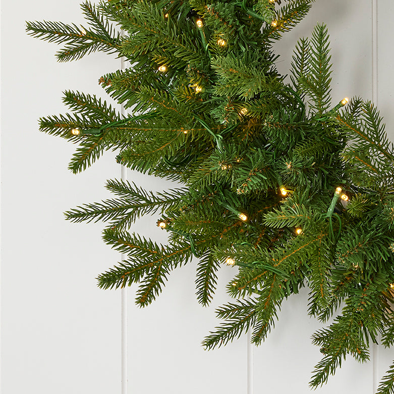 Dandan Pine 24in Wreath (plug in)