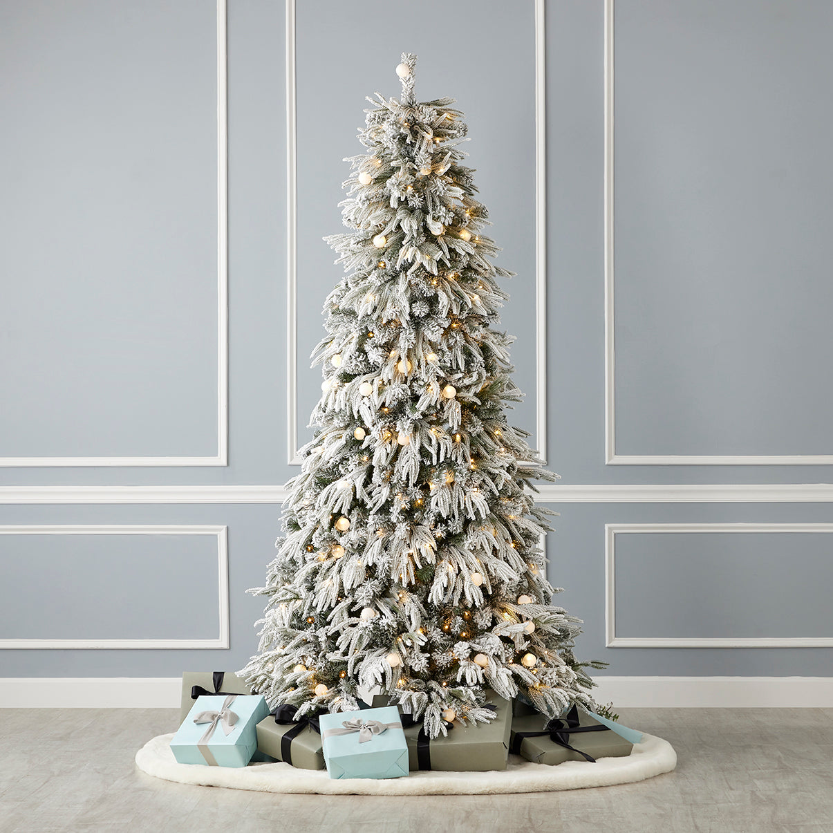 Frosted Acadia Full Pre-Lit Tree