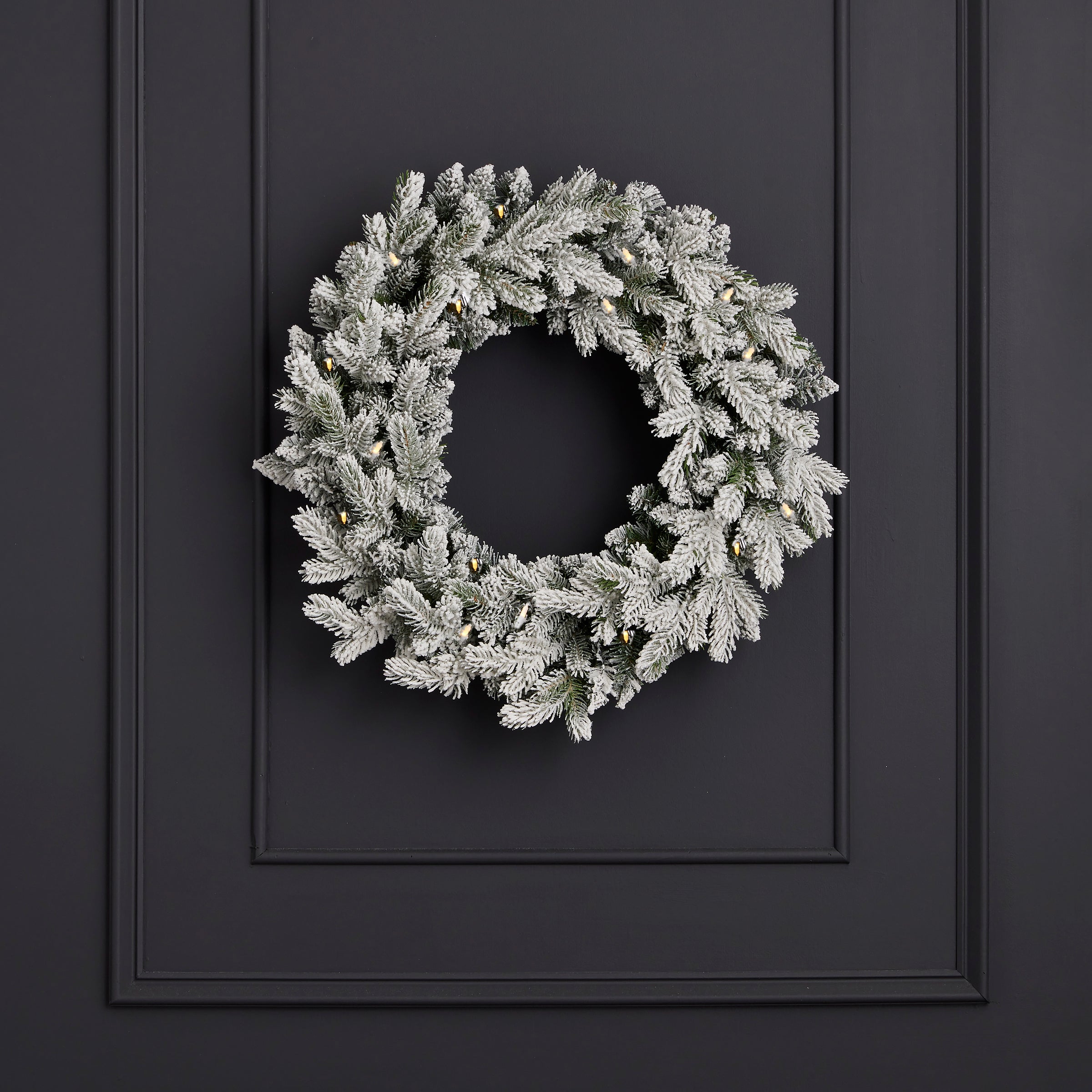 Shadow Woods Flocked Spruce 24in Pre-lit Wreath (plug in)