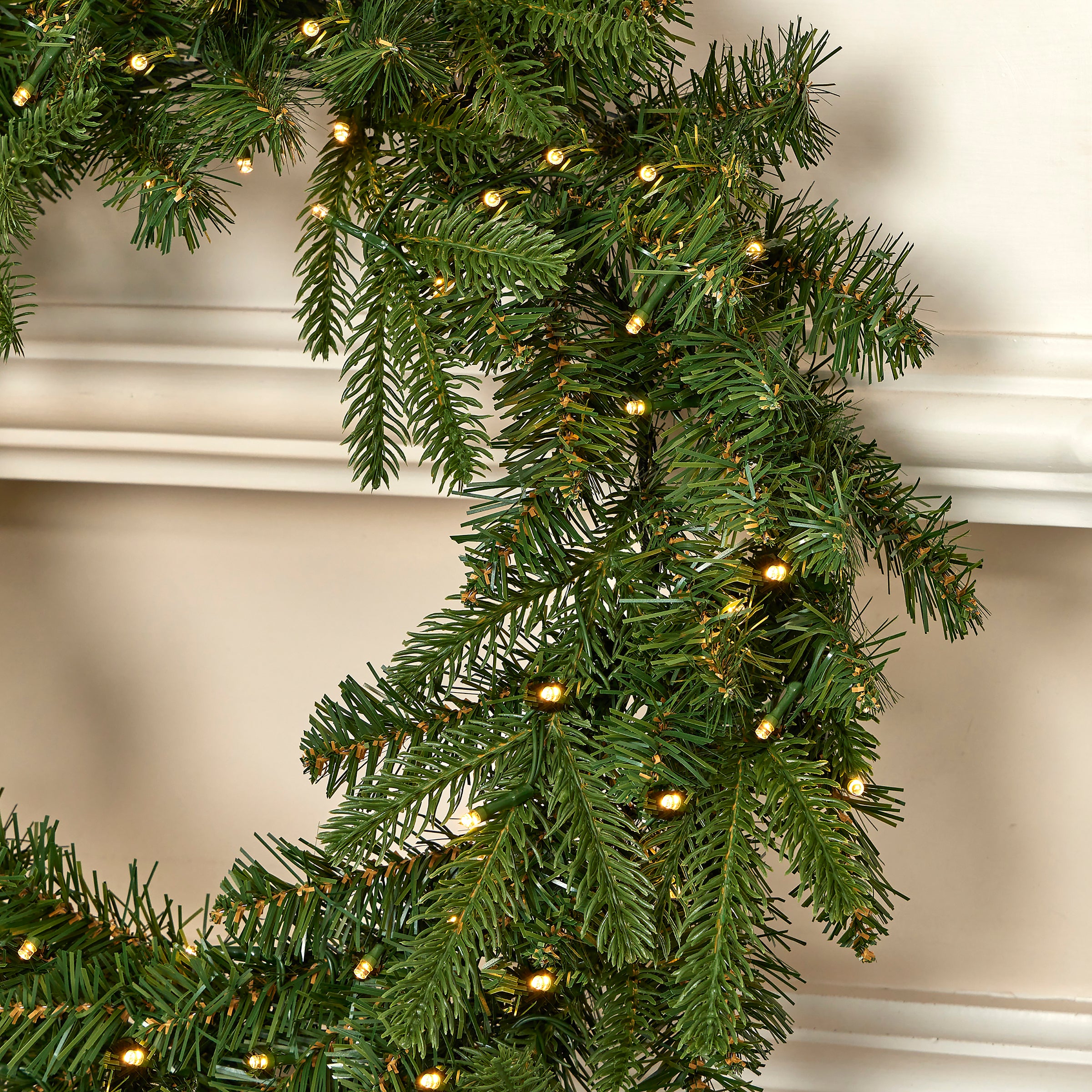 Dakota Pine 24in Wreath, 50 Dual LED Lights w/ 9 functions (Battery-Operated)