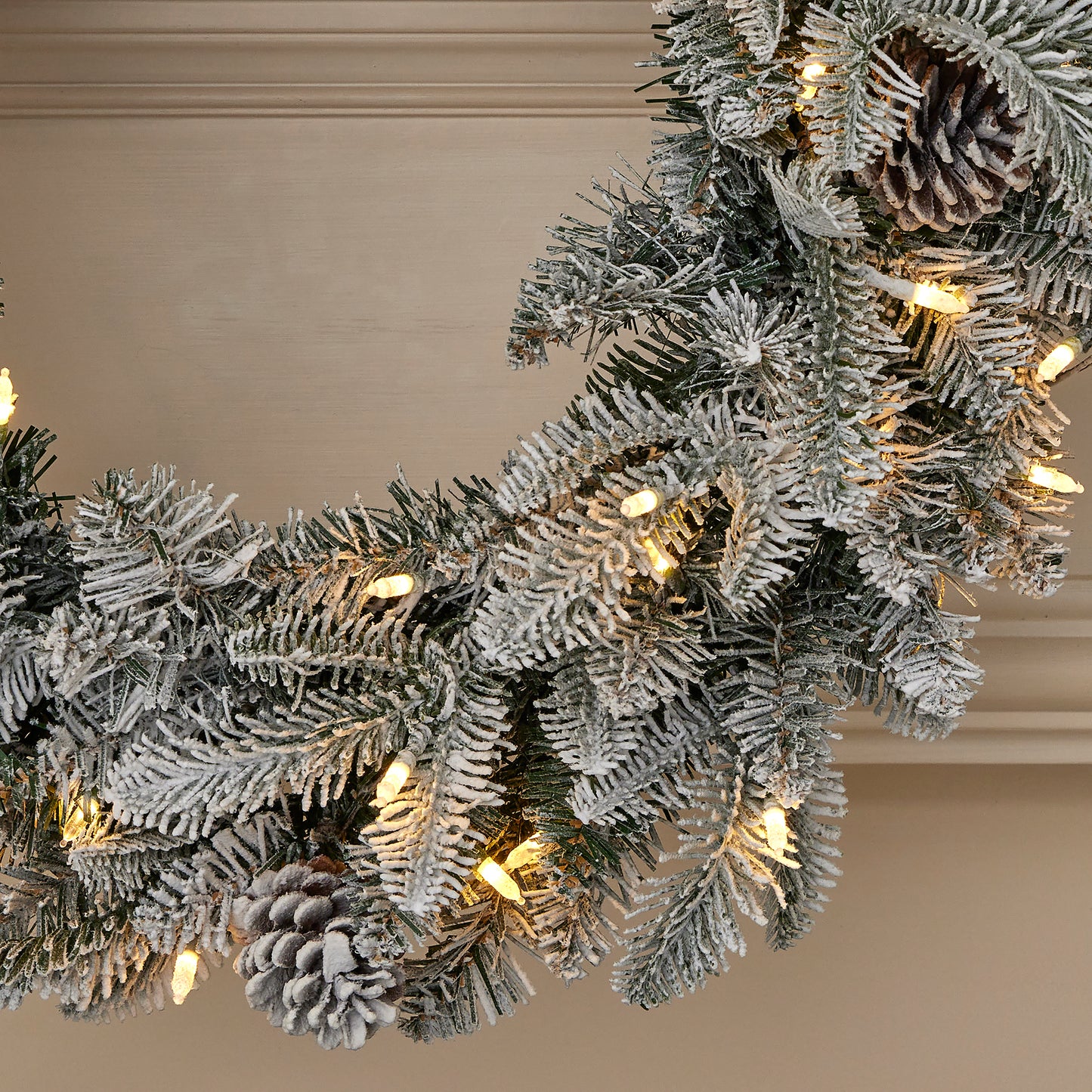 Lexington Fir 24" Pre-Lit Artificial Christmas Wreath (Plug in)