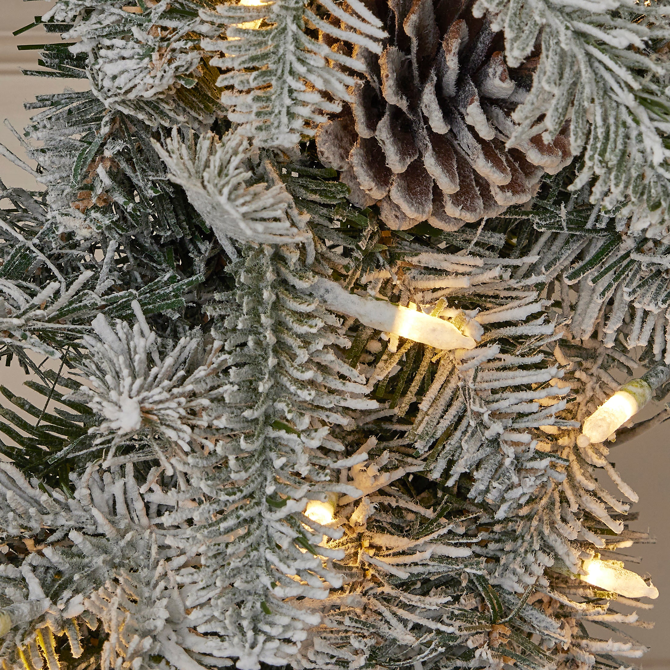Lexington Fir 9ft Pre-Lit Artificial Christmas Garland (Plug in)