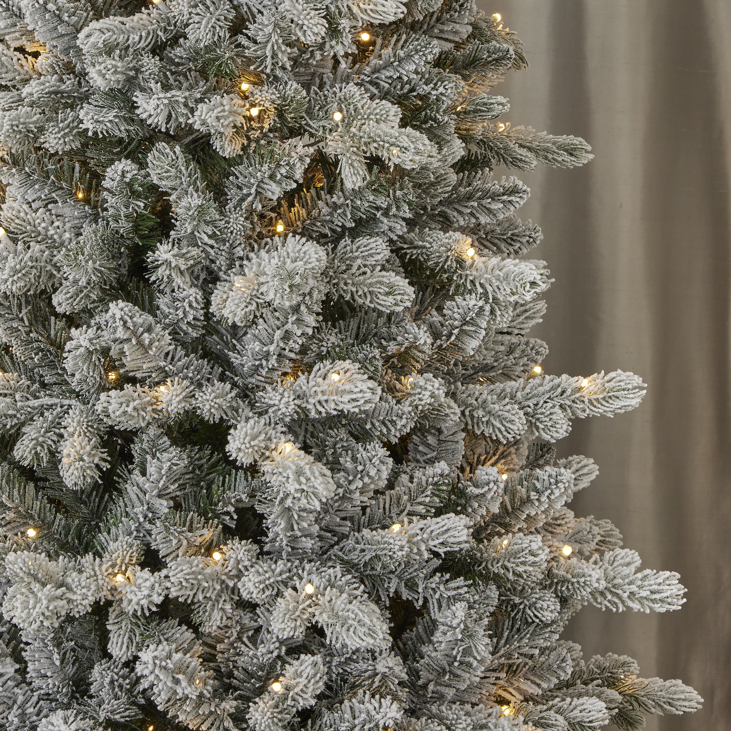 Palmetto Pine Flocked Tree with Dual LED lights and 9 Functions
