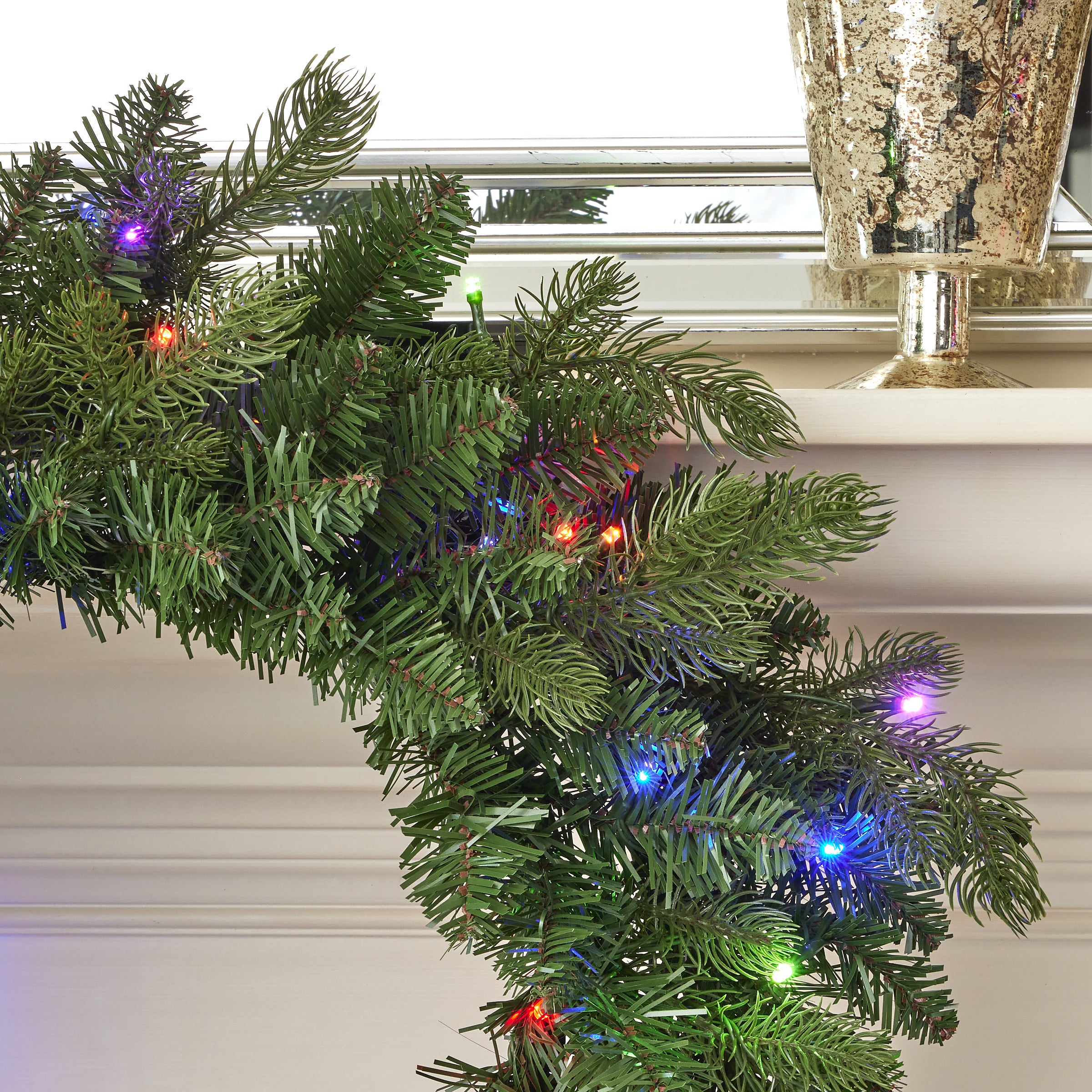 Palmetto Pine 24in Wreath Pre-lit with 50 Dual LED lights and 9 Functions (Battery-Operated)