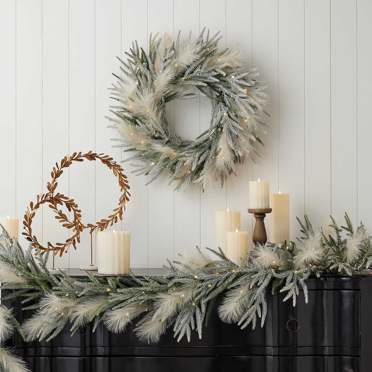 Pine and Pampas Flocked 26in Wreath (Battery-Operated)