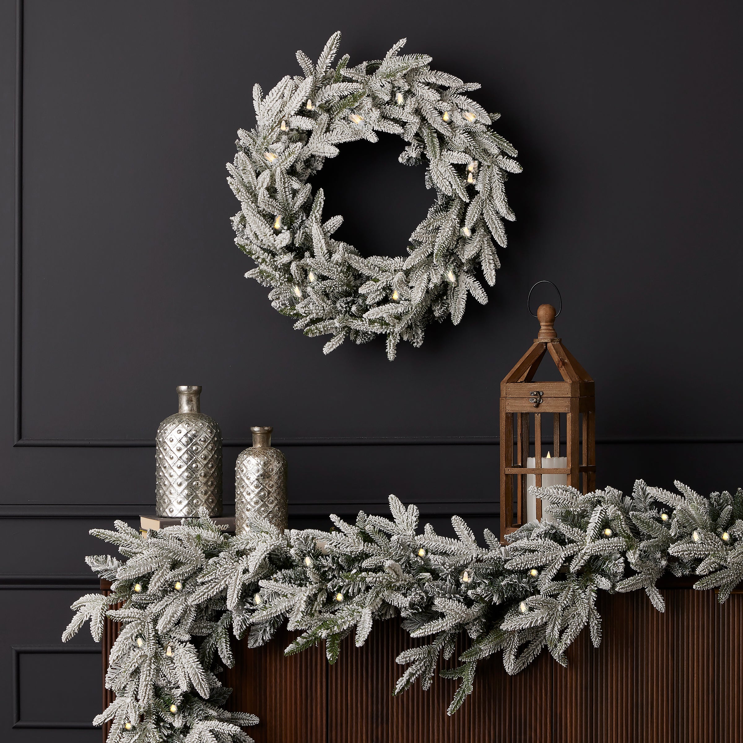 Royal Oaks Flocked Fir 9ft Garland (plug in)