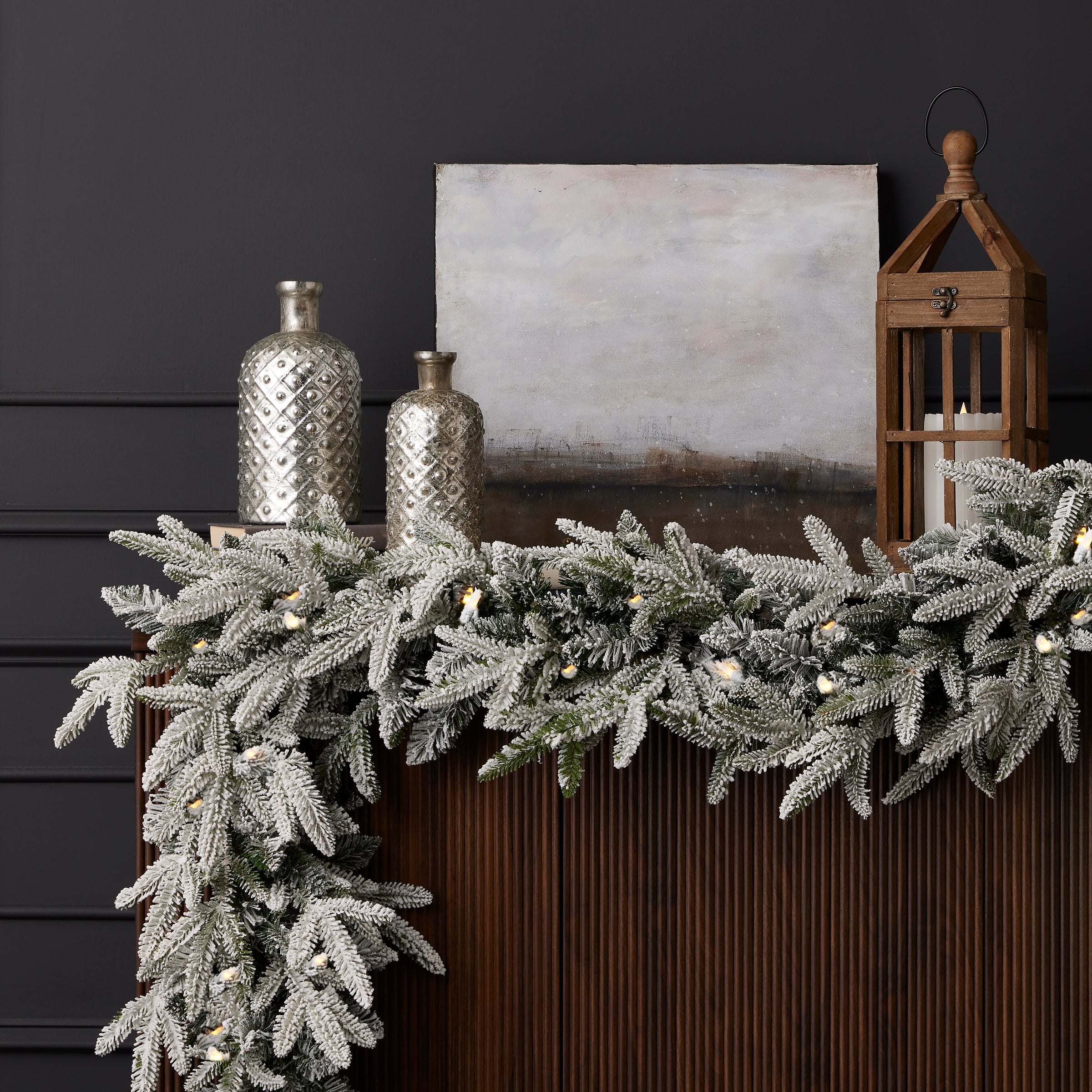 Royal Oaks Flocked Fir 9ft Garland (plug in)
